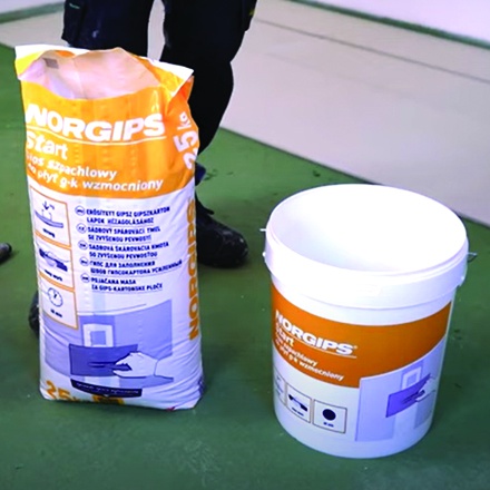 How to prepare NORGIPS Start plaster for bonding floor boards